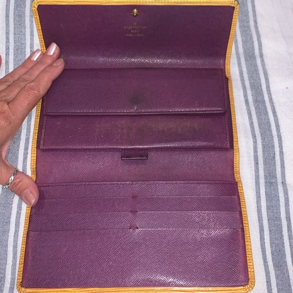 Louis Vuitton Vintage Epi Leather Wallet - Picture 4 of 11
